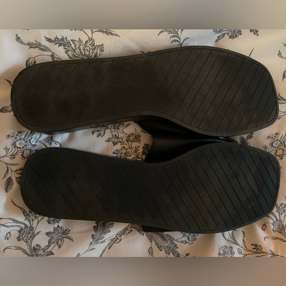 Woman’s Steve Madden black leather Holmes slide sandals - Picture 4 of 4